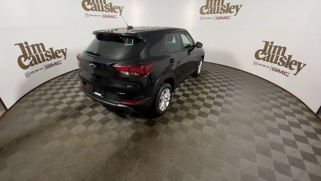Used 2021 Chevrolet TrailBlazer LS w/ LPO, Blackout Package FWD image 8