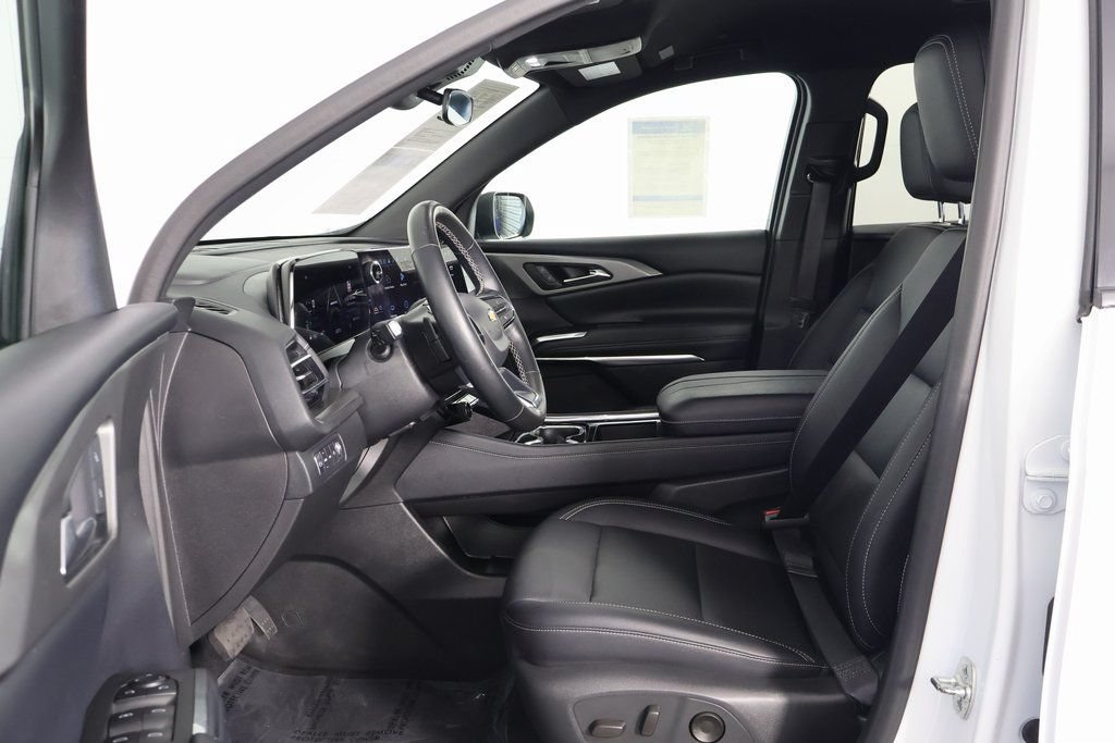 Used 2025 Chevrolet Traverse LT AWD/4WD image 10