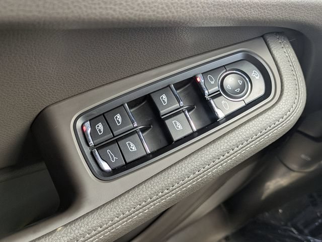 Used 2024 Porsche Macan AWD/4WD image 23
