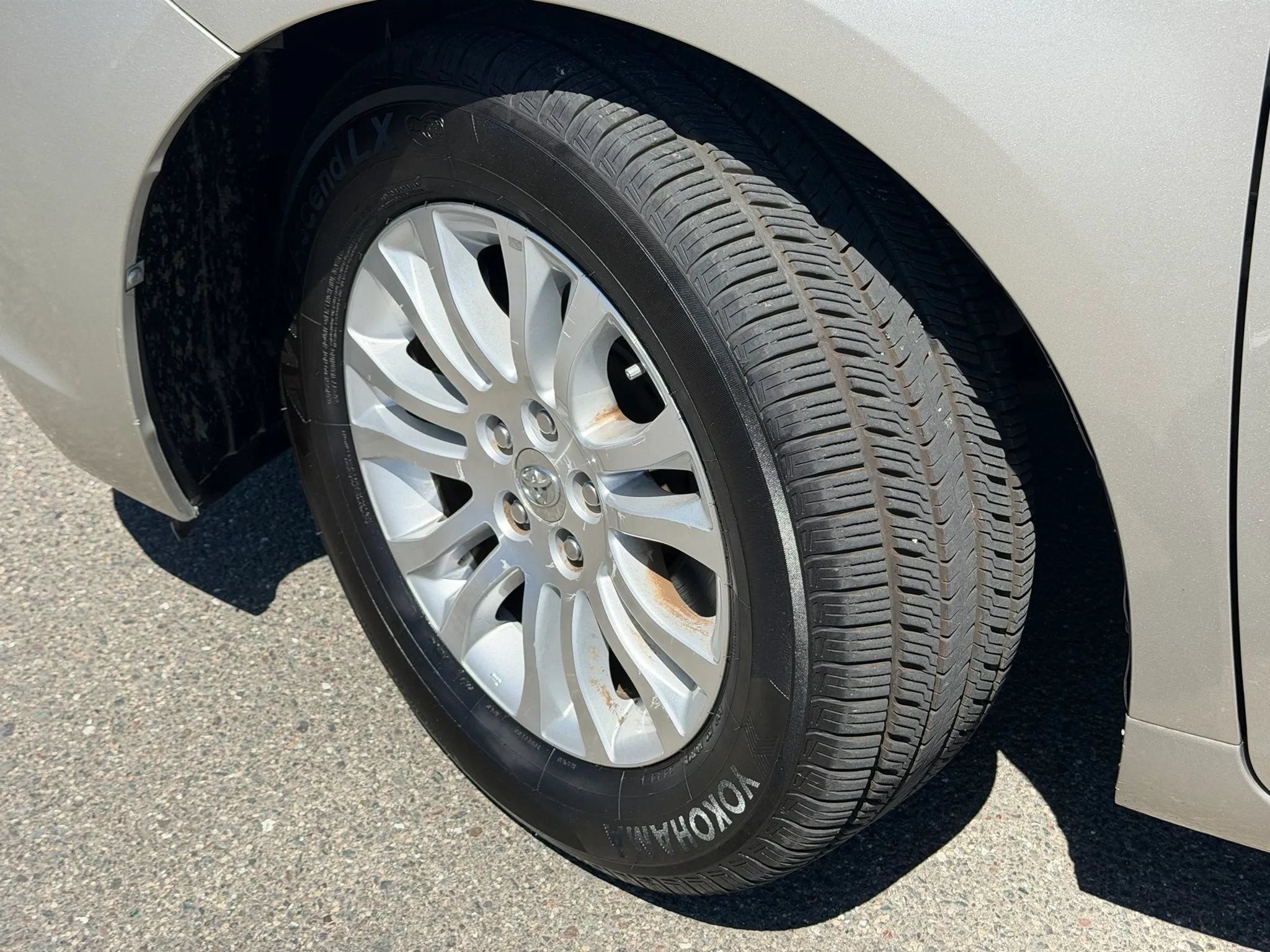 Used 2015 Toyota Sienna XLE Premium FWD image 7