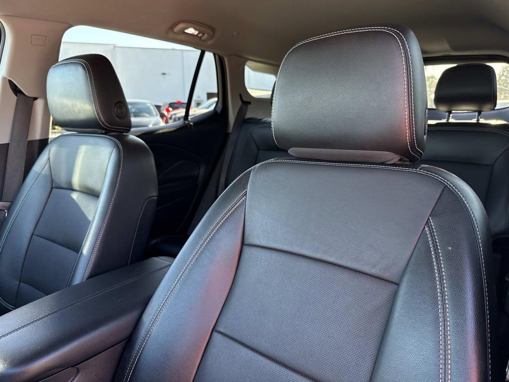 Used 2023 GMC Terrain SLT image 27