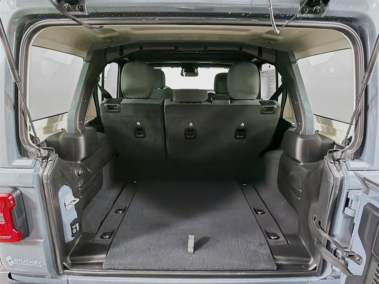 Used 2025 Jeep Wrangler Sahara w/ Safety Group AWD/4WD image 25