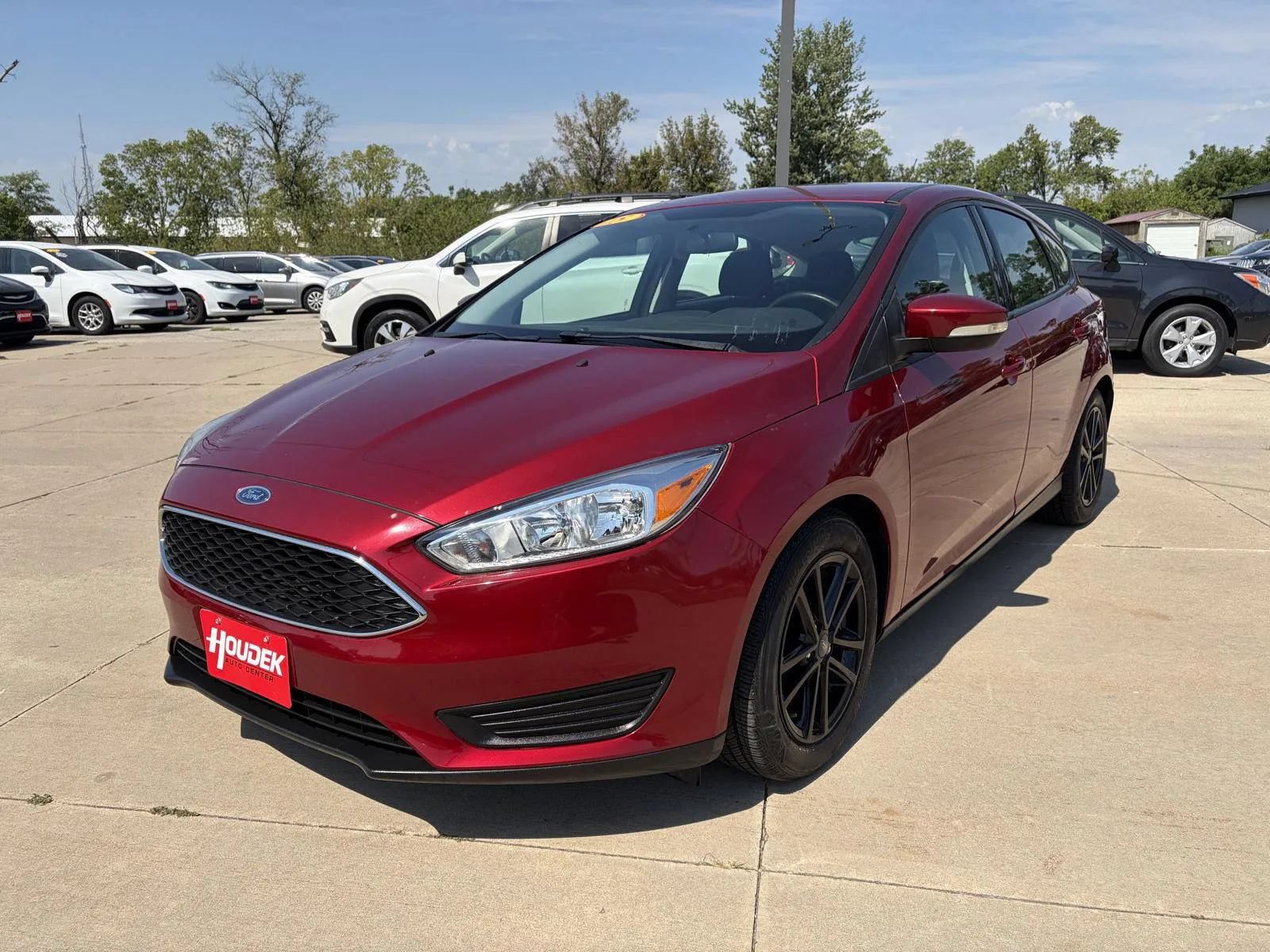 Used 2015 Ford Focus SE w/ SE Cold Weather Package FWD image 3