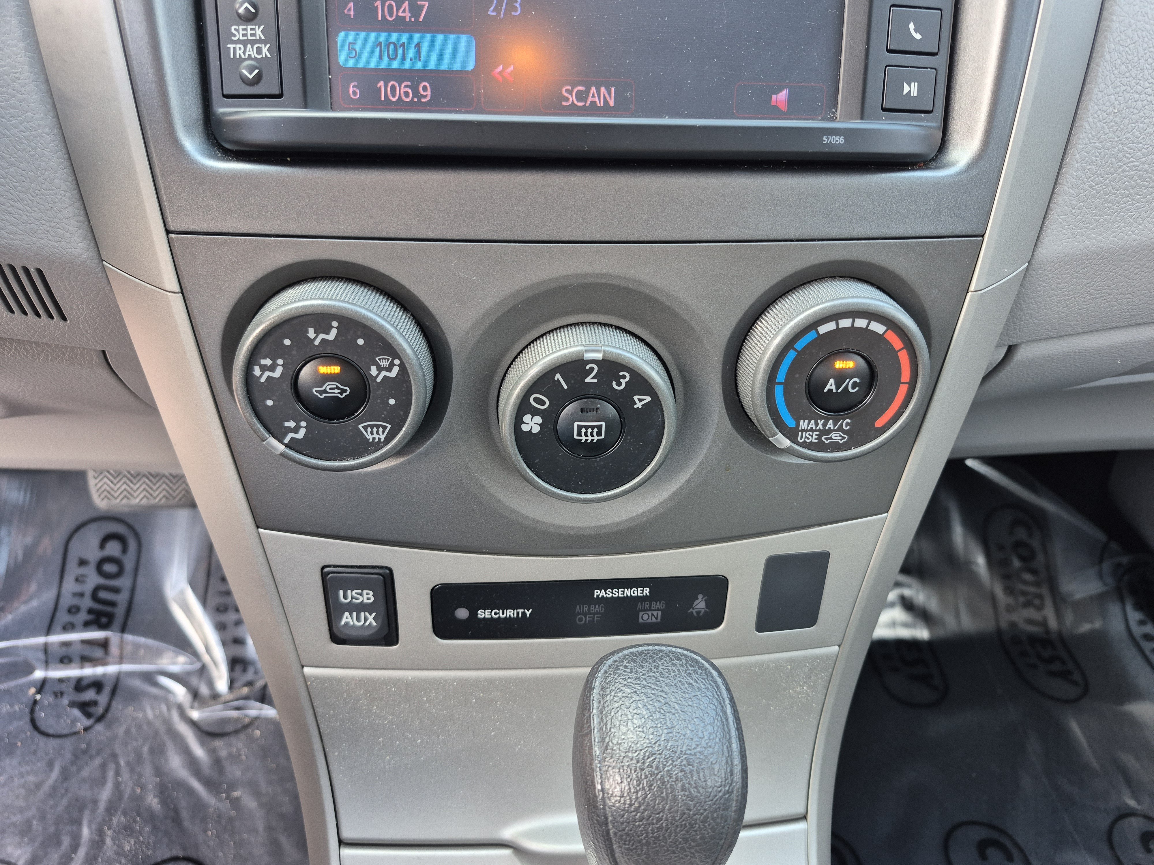 Used 2013 Toyota Corolla LE FWD image 26
