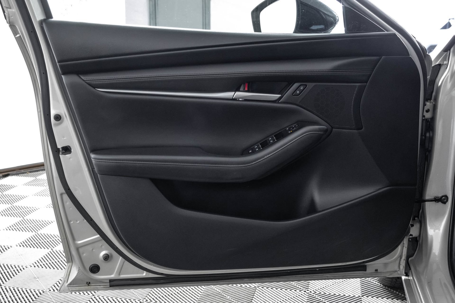Used 2024 MAZDA MAZDA3 s FWD image 33