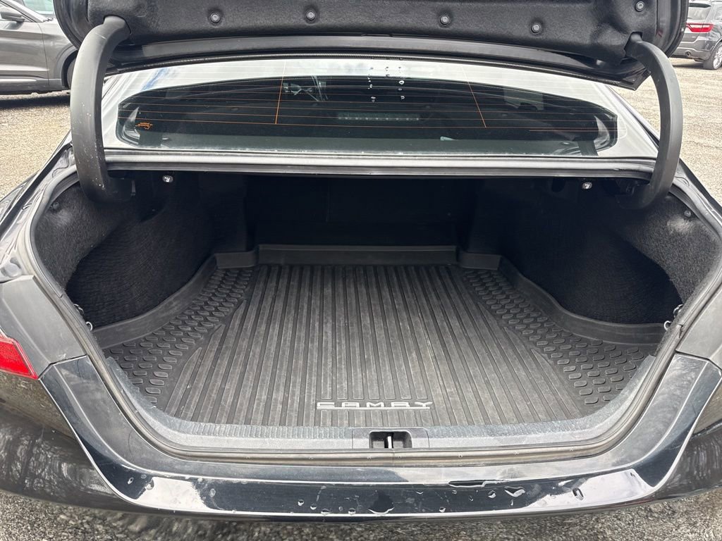 Used 2023 Toyota Camry SE w/ Cold Weather Package image 31