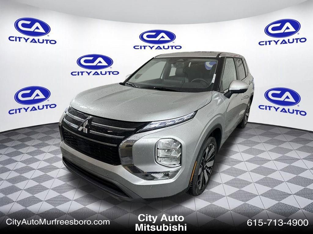 New 2025 Mitsubishi Outlander SE image 3