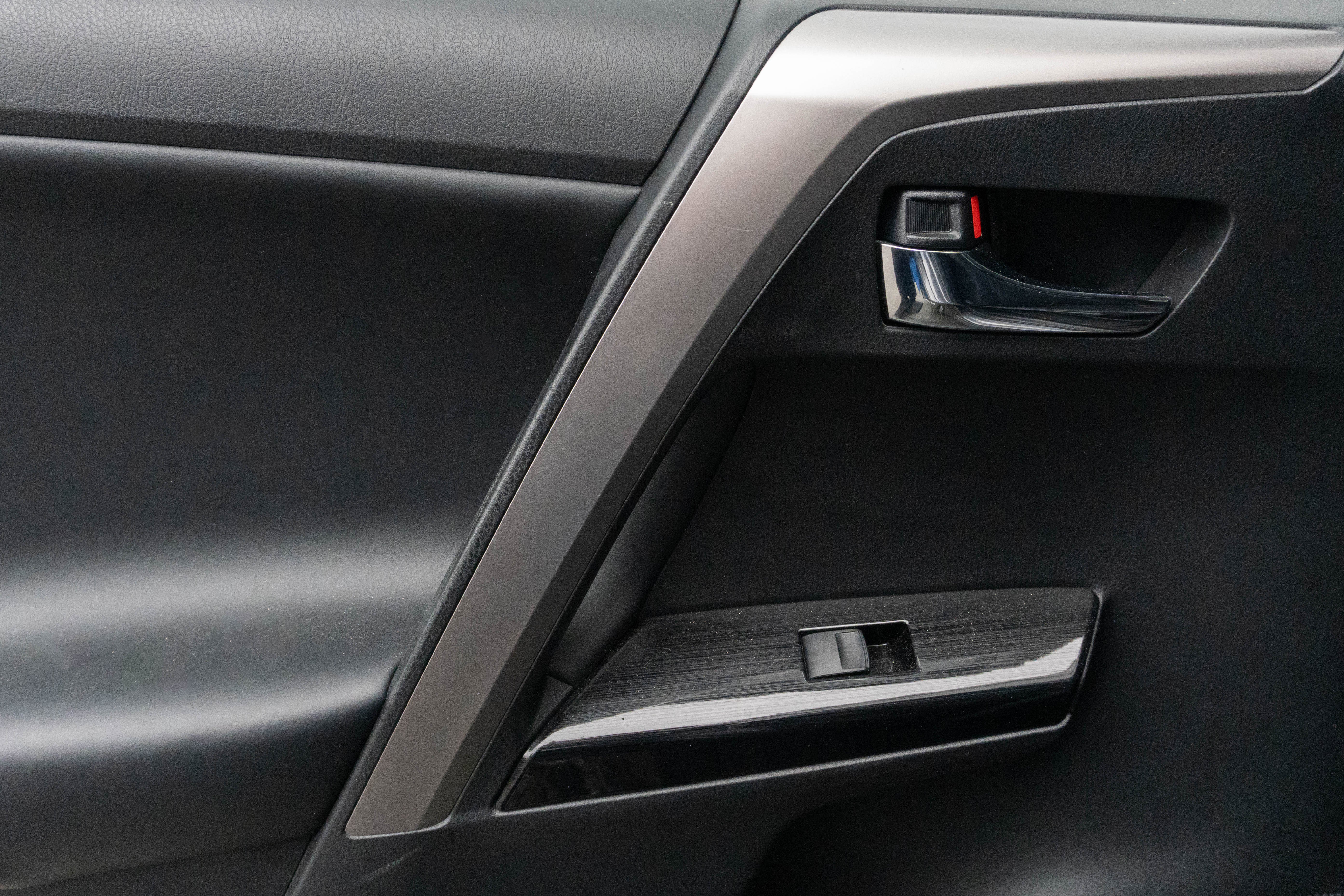 Used 2018 Toyota RAV4 Limited image 32