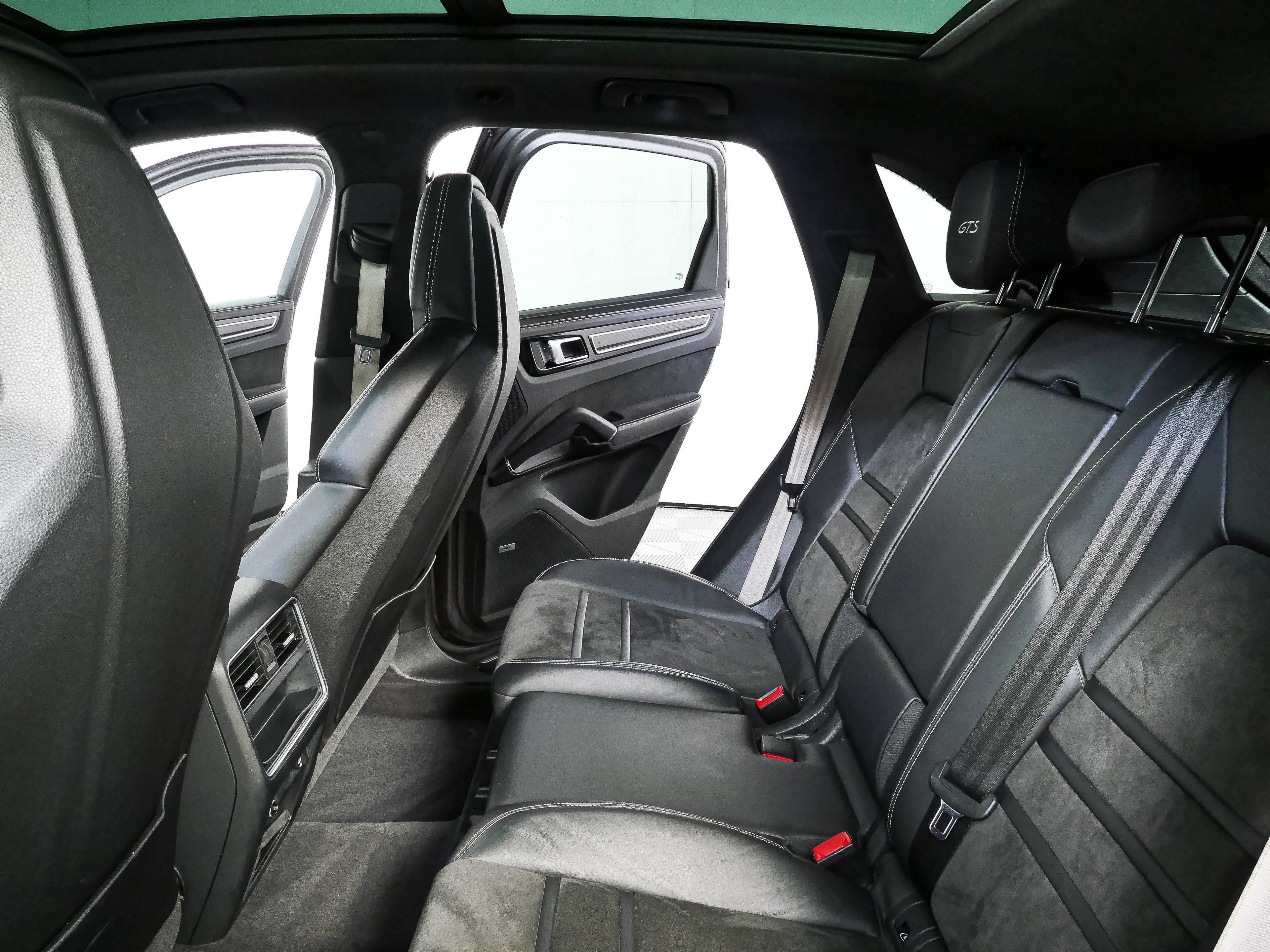 Certified 2023 Porsche Cayenne GTS w/ Premium Package AWD/4WD image 22