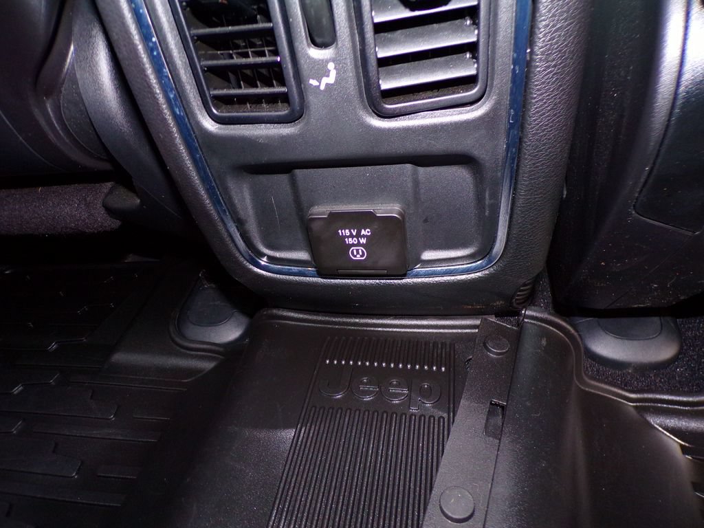 Used 2021 Jeep Grand Cherokee Laredo X AWD/4WD image 8