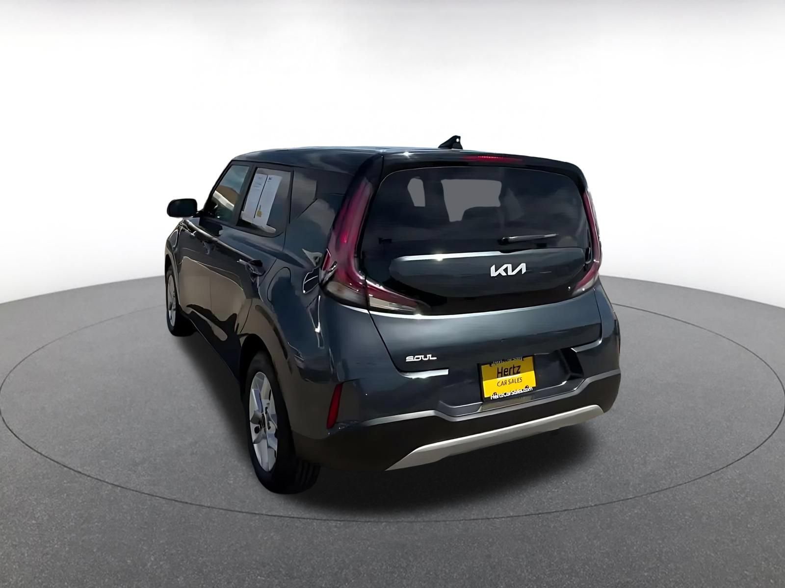 Used 2025 Kia Soul LX w/ LX Technology Package FWD image 9