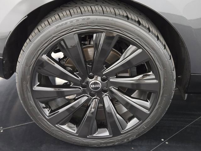 Used 2025 Land Rover Range Rover Long Wheelbase SE image 10
