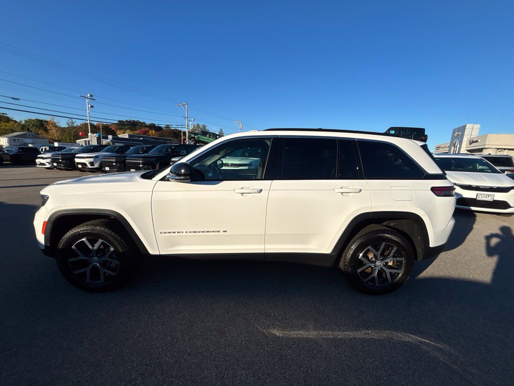 Certified 2025 Jeep Grand Cherokee Limited AWD/4WD image 2