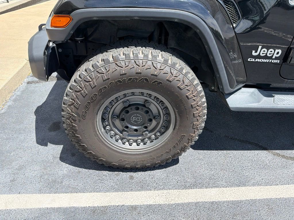 Used 2020 Jeep Gladiator Overland AWD/4WD image 3