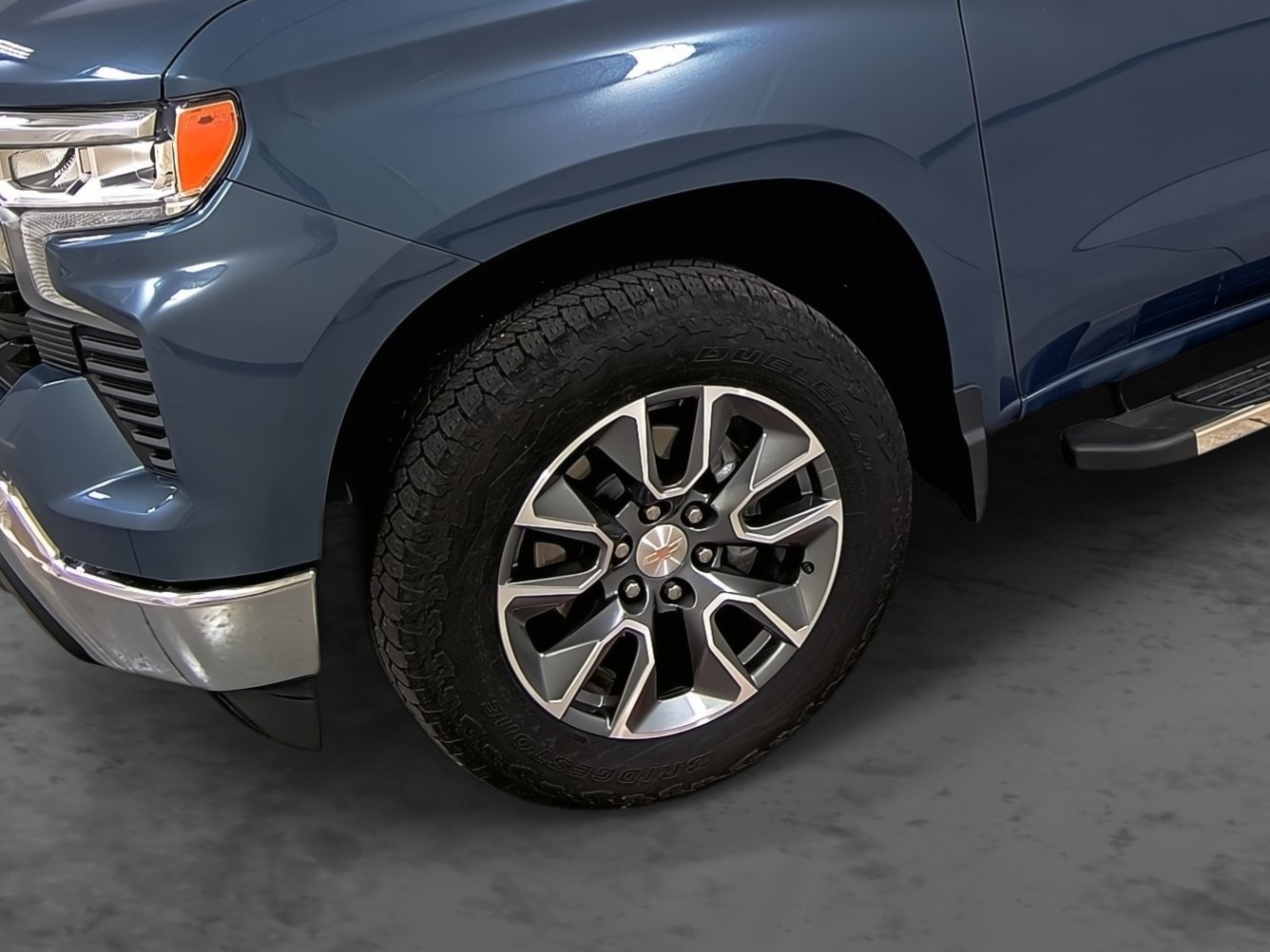 Used 2024 Chevrolet Silverado 1500 LT AWD/4WD image 7