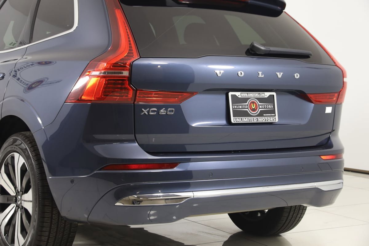 Used 2023 Volvo XC60 T8 Plus AWD/4WD image 23