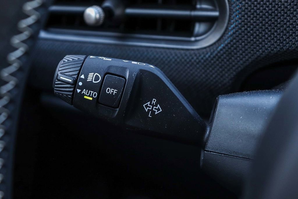 Used 2025 MINI Cooper 2-Door Hardtop image 23