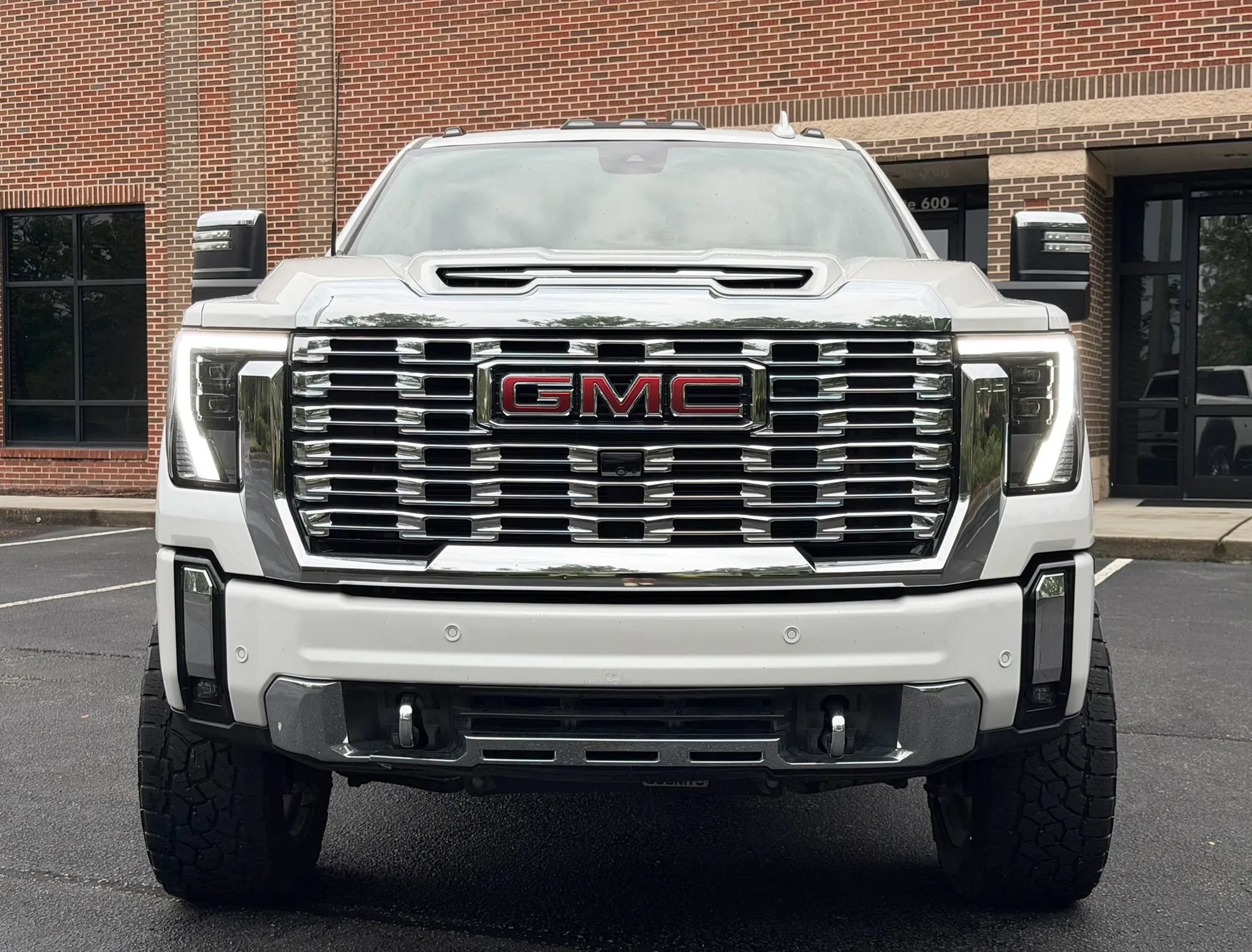 Used 2024 GMC Sierra 2500 Denali w/ Denali Reserve Package AWD/4WD image 9