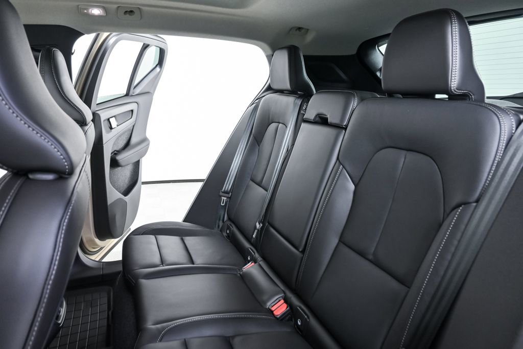 New 2026 Volvo XC40 B4 Plus w/ Protection Package Premier image 20