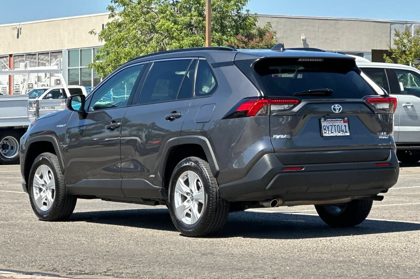 Used 2021 Toyota RAV4 LE AWD/4WD image 7