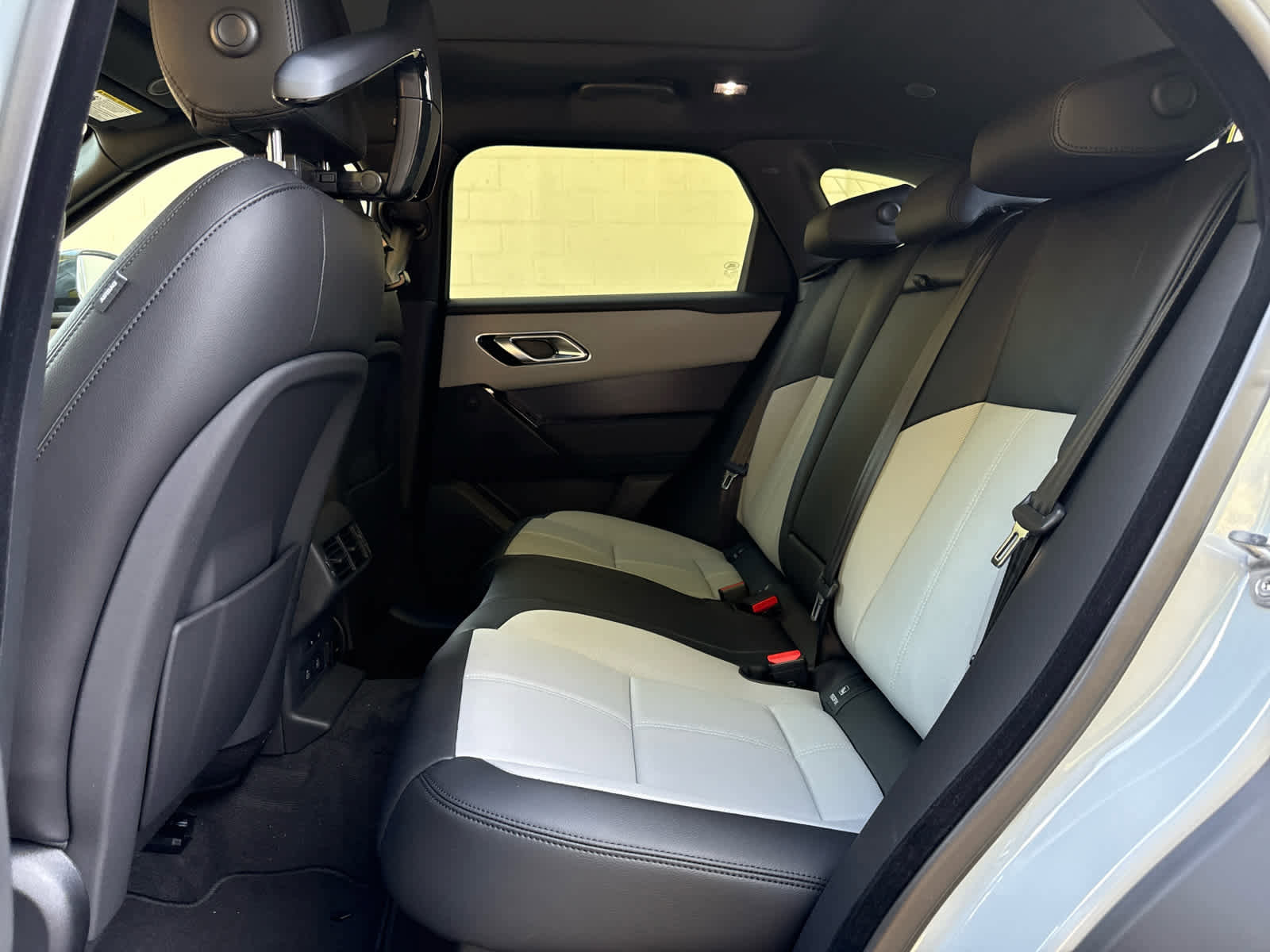 New 2026 Land Rover Range Rover Velar Dynamic SE image 15