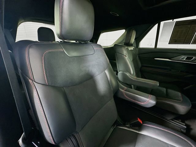 Used 2025 Ford Explorer ST image 29