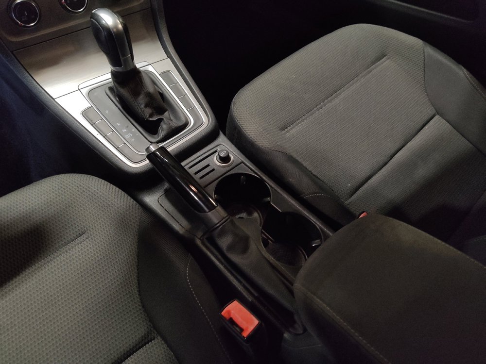 Used 2016 Volkswagen Golf S image 26