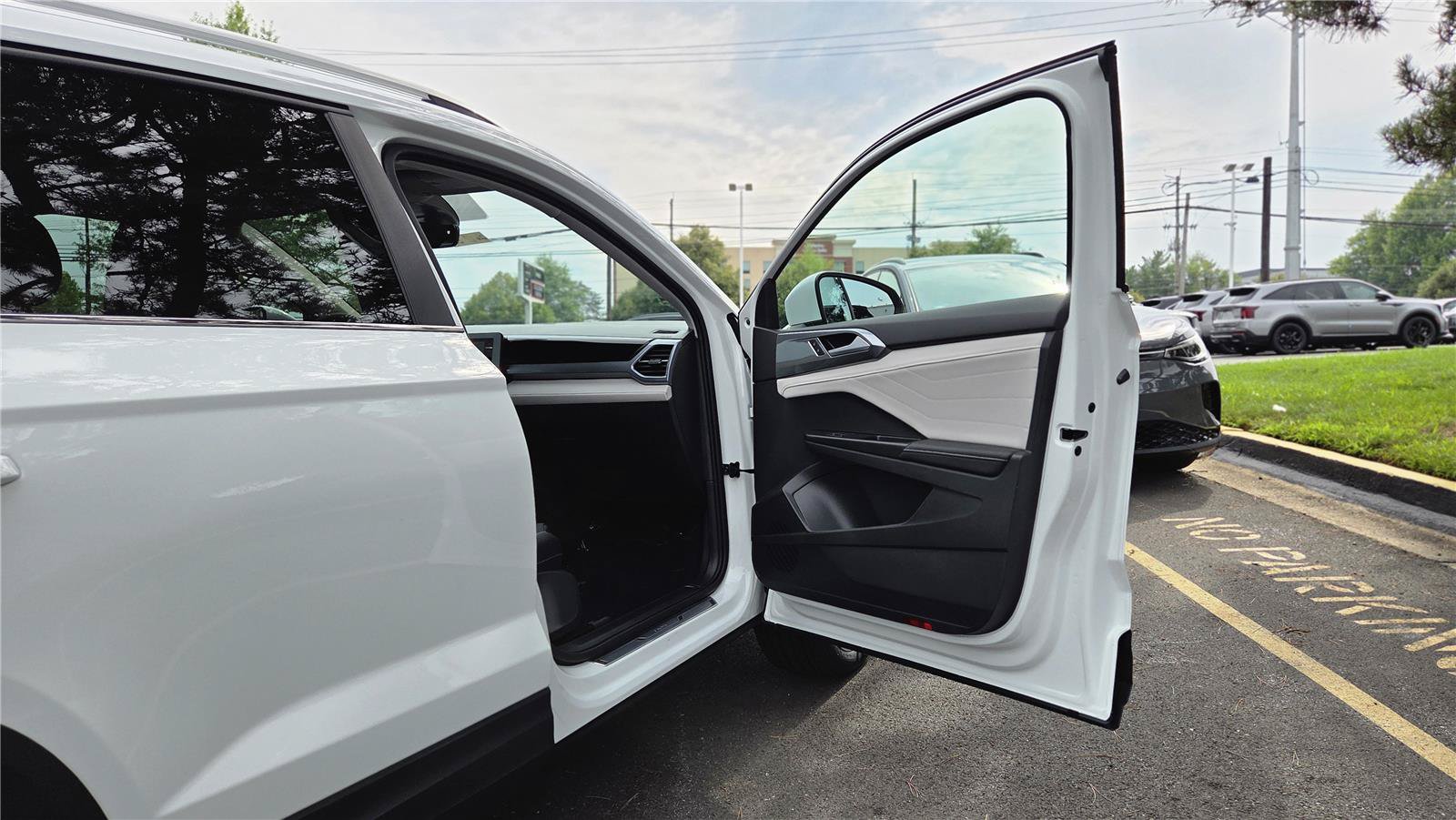 New 2026 Volkswagen Taos SEL AWD/4WD image 29