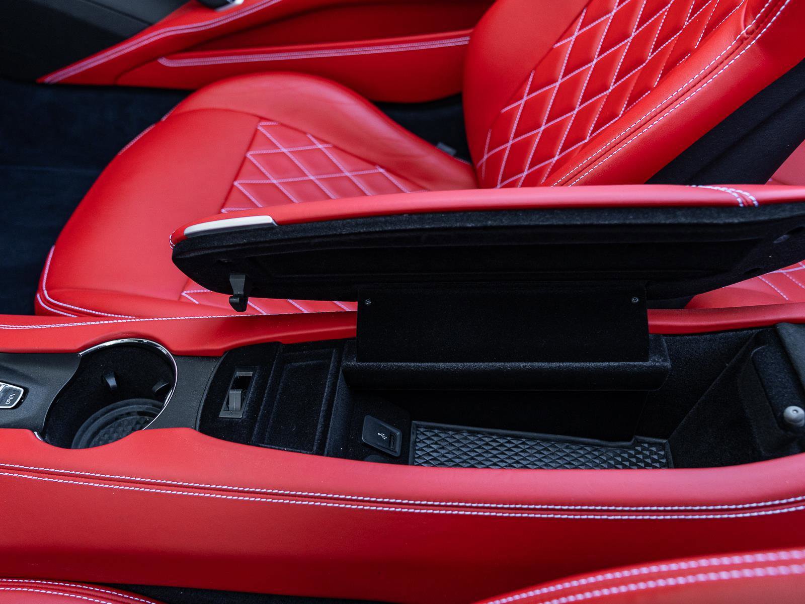 Used 2016 Ferrari California T image 34