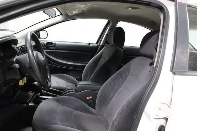 Used 2004 Dodge Stratus SE image 10