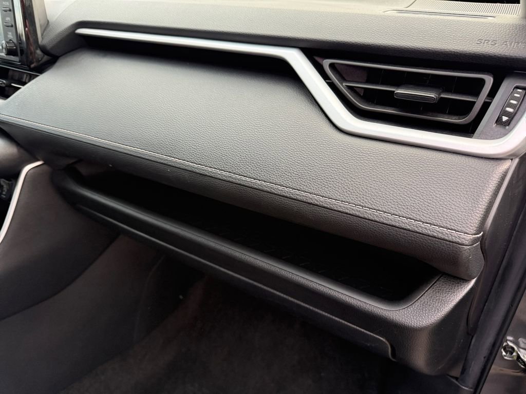 Used 2022 Toyota RAV4 LE image 16