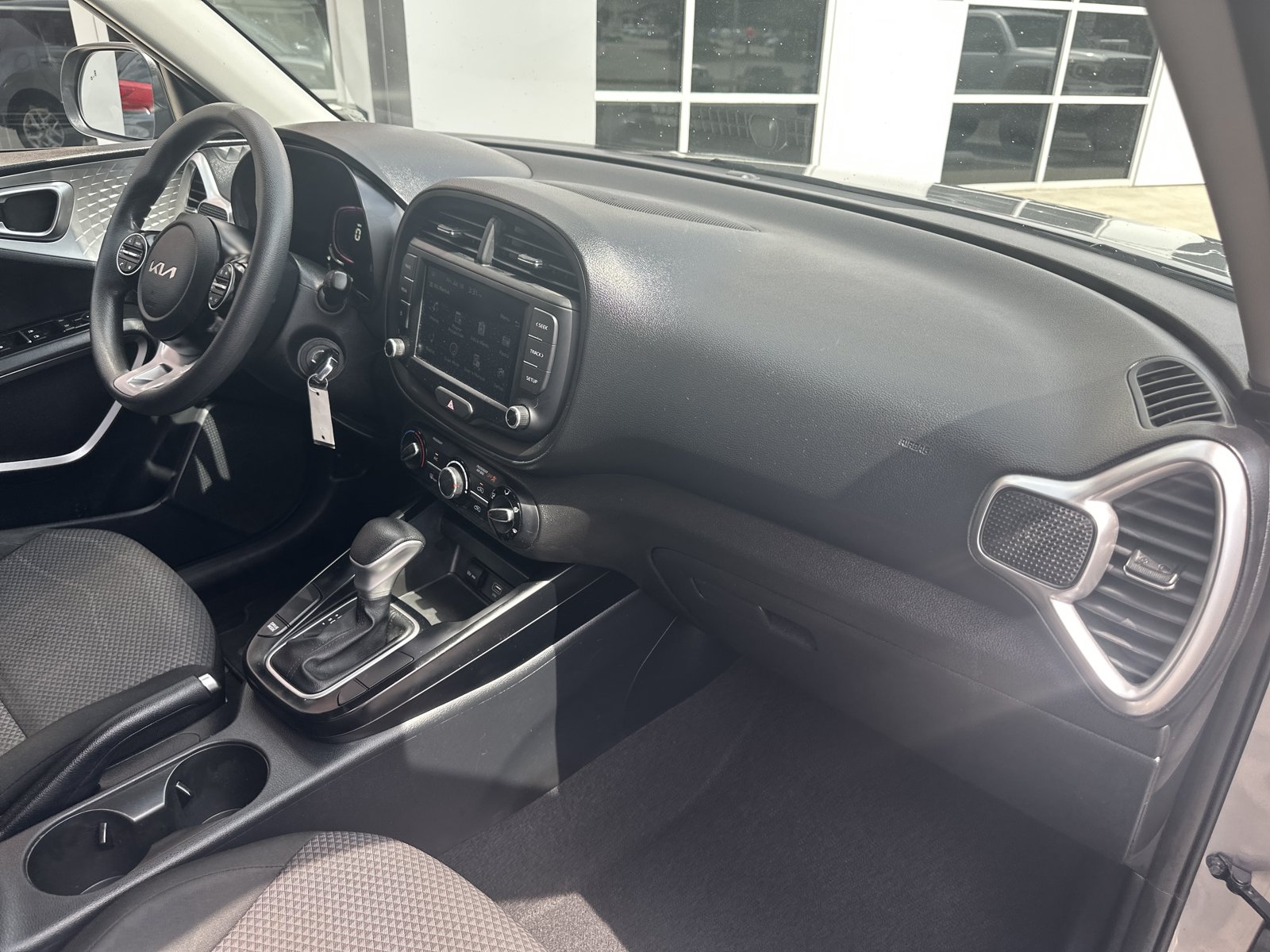 Used 2024 Kia Soul LX w/ LX Technology Package FWD image 26