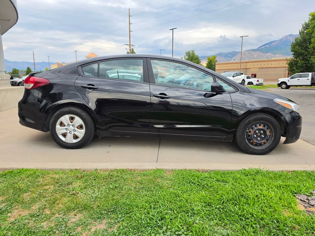 Used 2017 Kia Forte LX FWD image 4