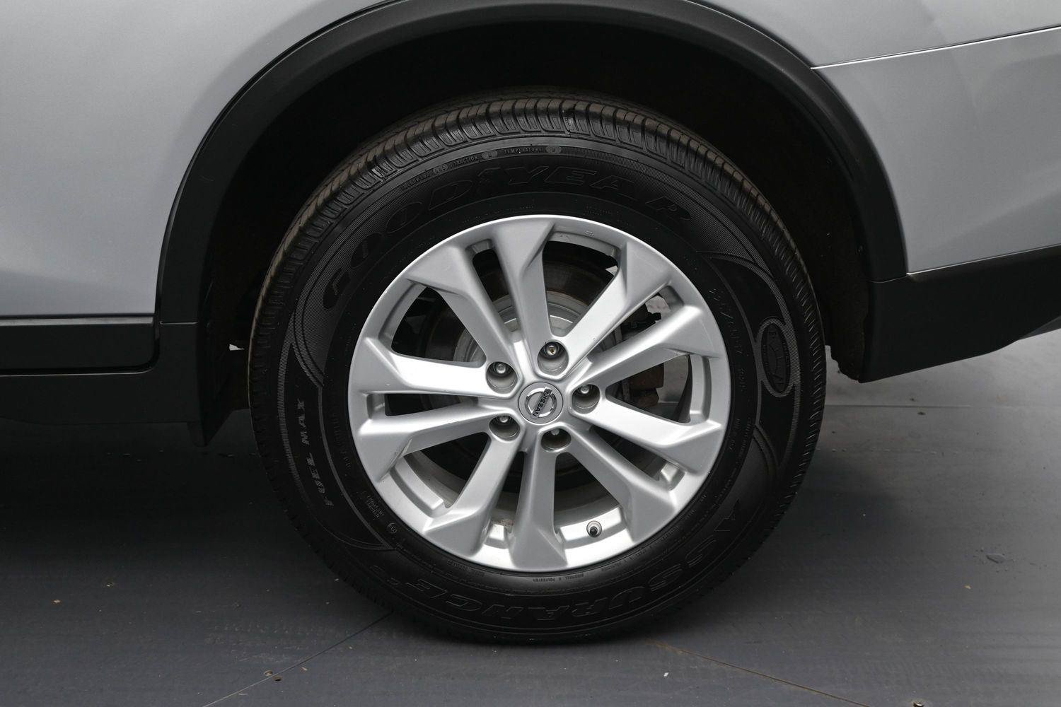 Used 2015 Nissan Rogue SV AWD/4WD image 10