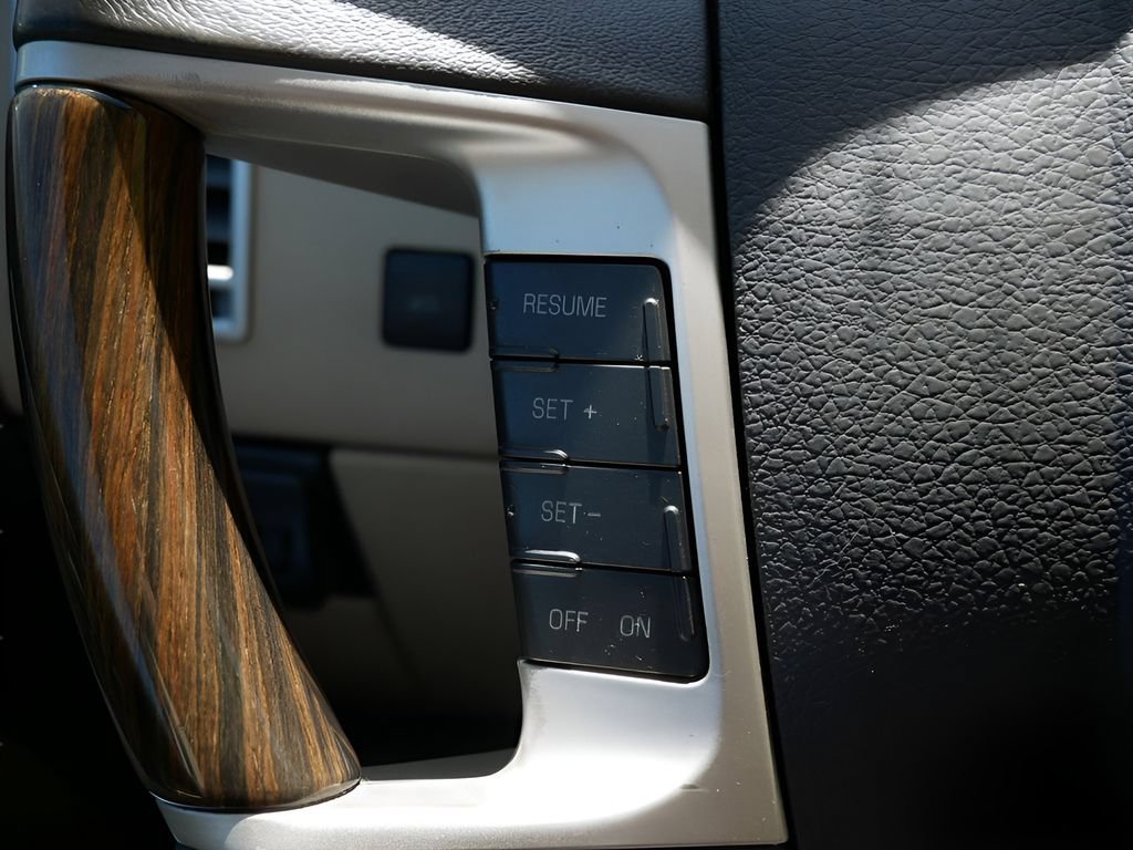 Used 2010 Lincoln MKX AWD image 18
