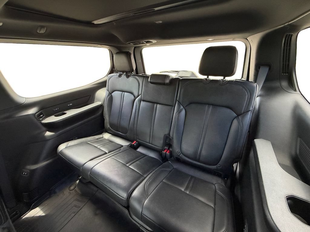 Used 2024 Jeep Wagoneer Series II AWD/4WD image 11