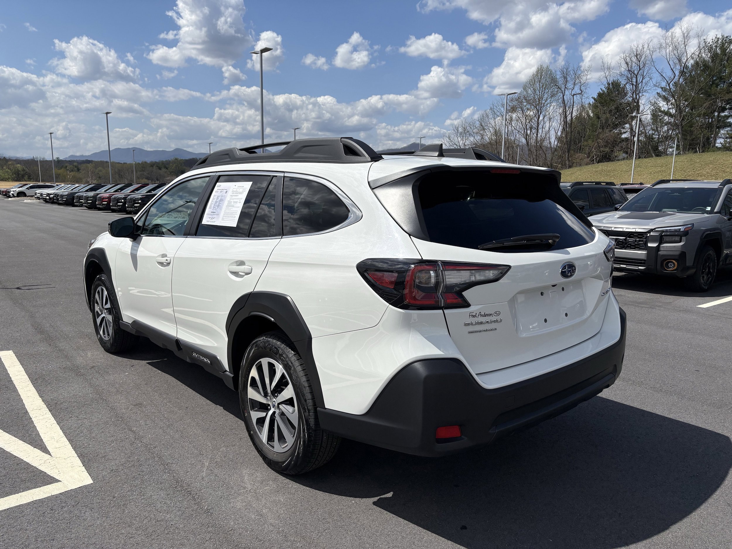 Certified 2025 Subaru Outback Premium AWD/4WD image 6