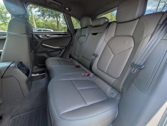 Used 2024 Porsche Macan AWD/4WD image 13