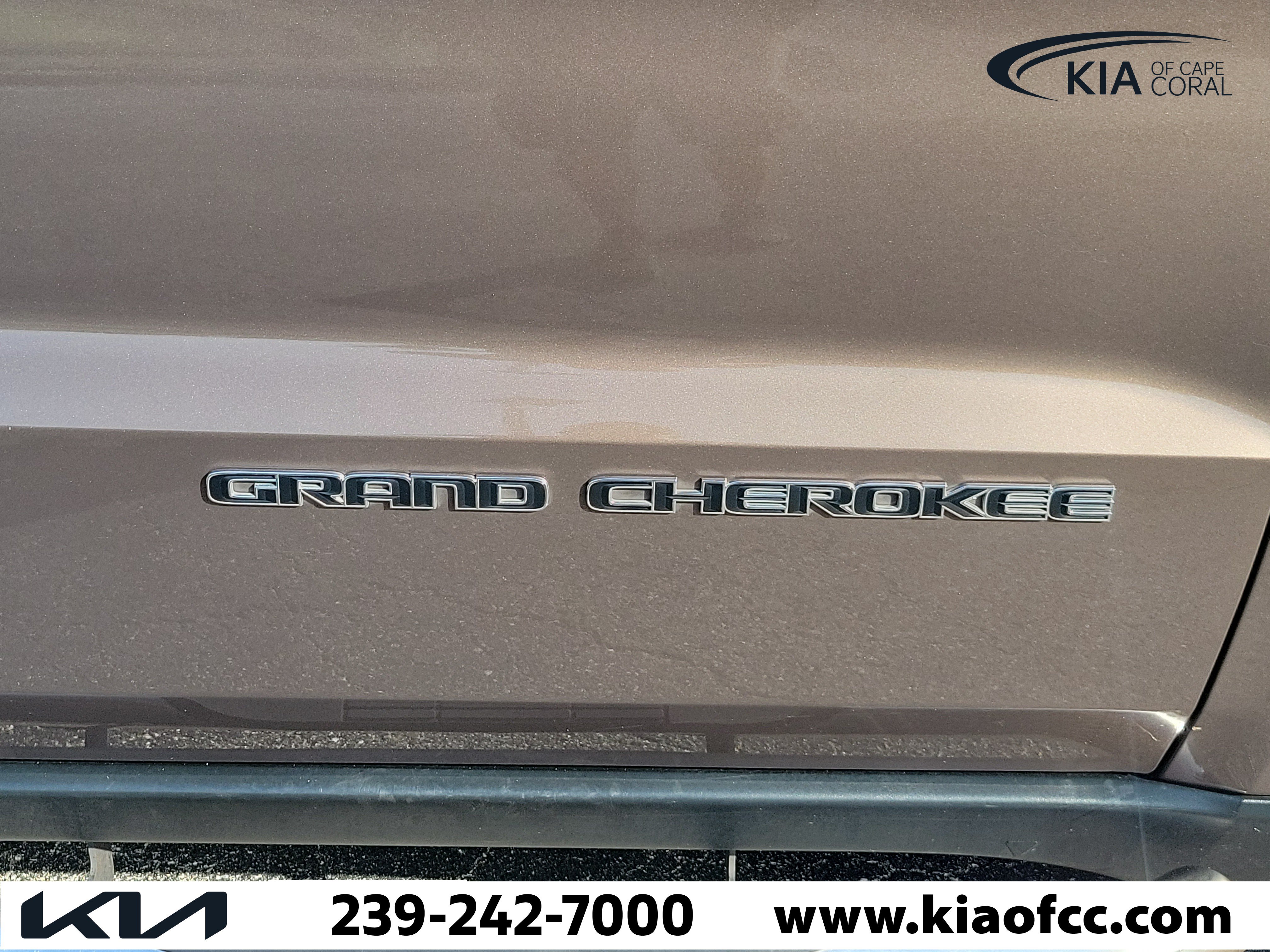 Used 2021 Jeep Grand Cherokee Limited AWD/4WD image 9