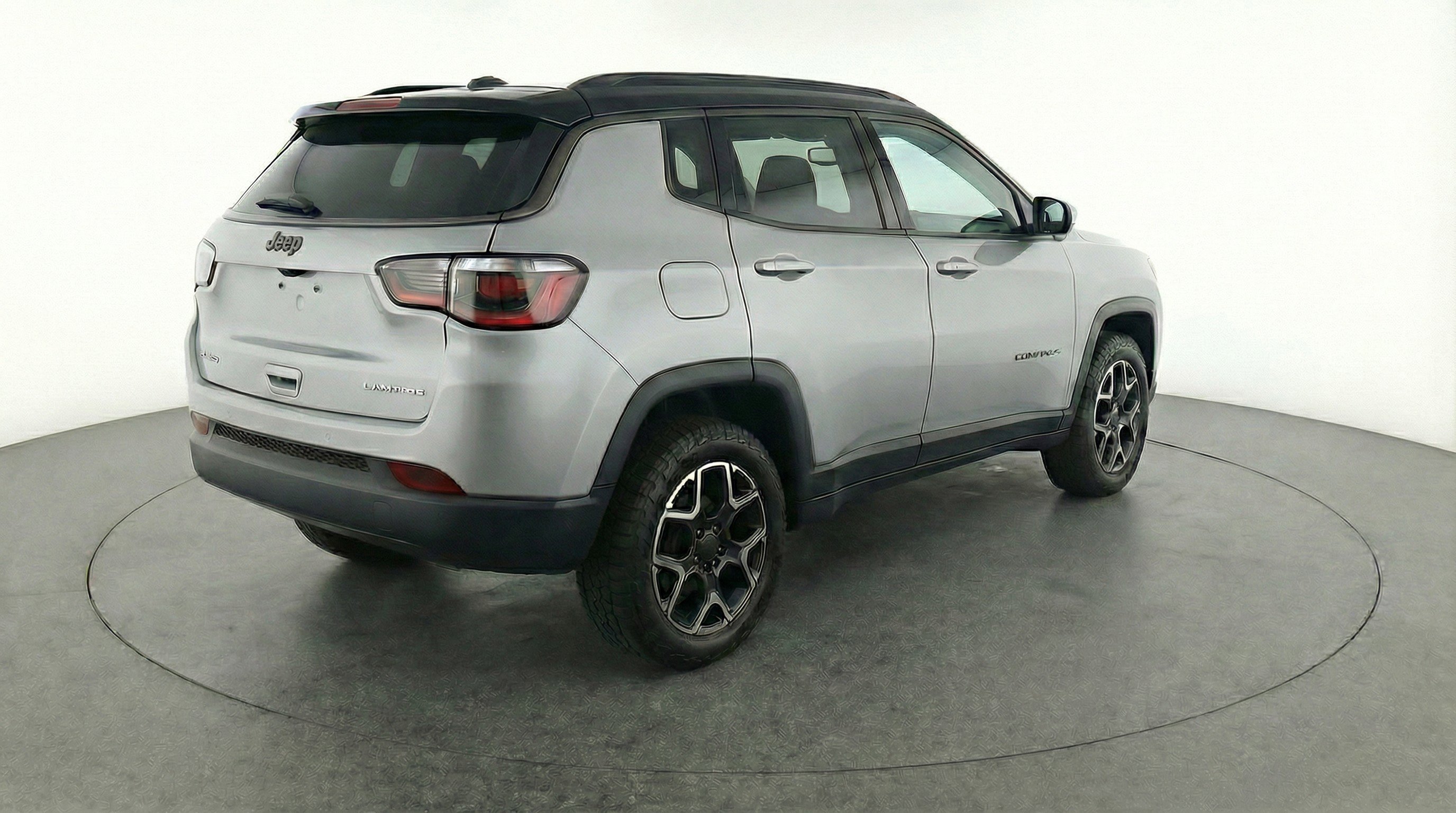 Used 2025 Jeep Compass Trailhawk AWD/4WD image 9