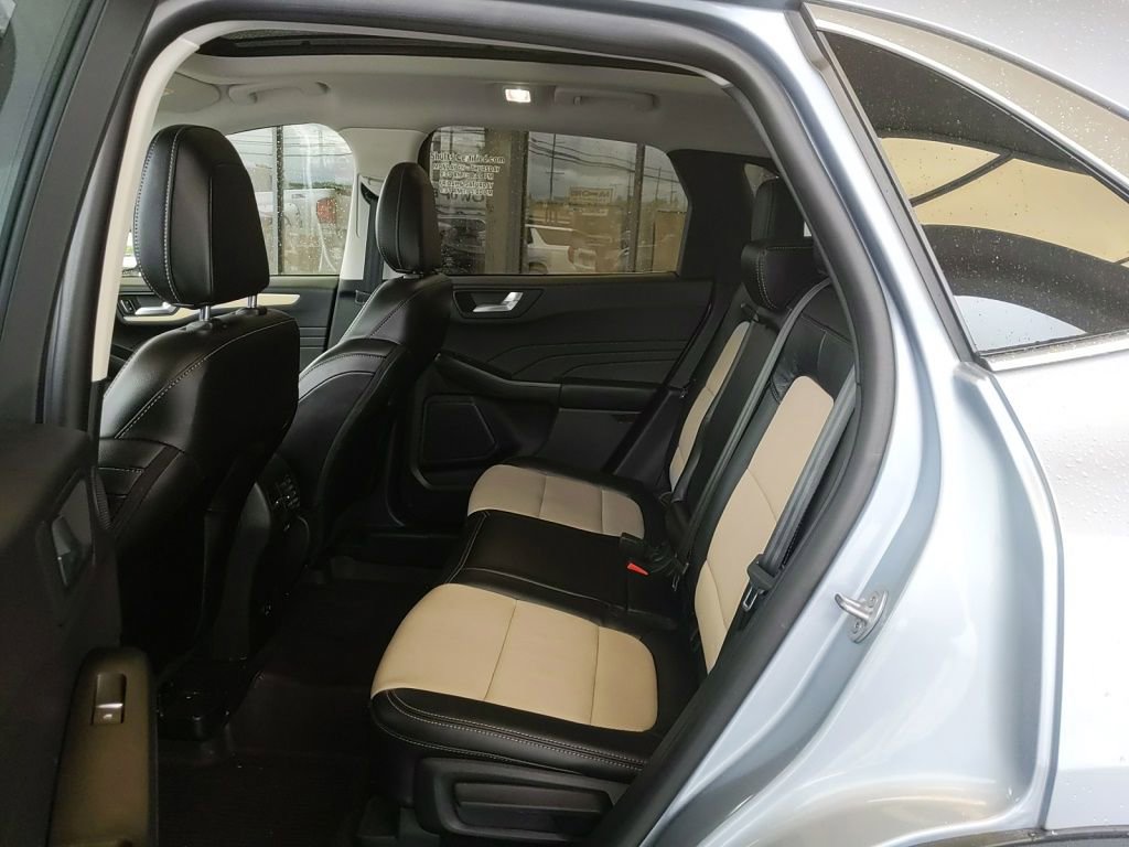 Used 2022 Ford Escape Titanium w/ Titanium Elite Package AWD/4WD image 14
