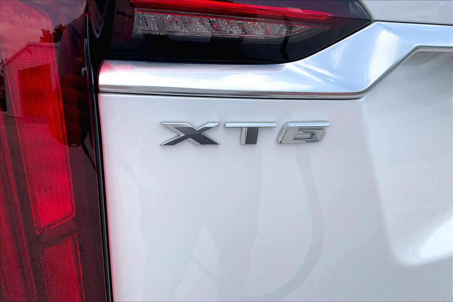 Used 2024 Cadillac XT6 Premium Luxury w/ LPO, Floor Liner Package FWD image 10