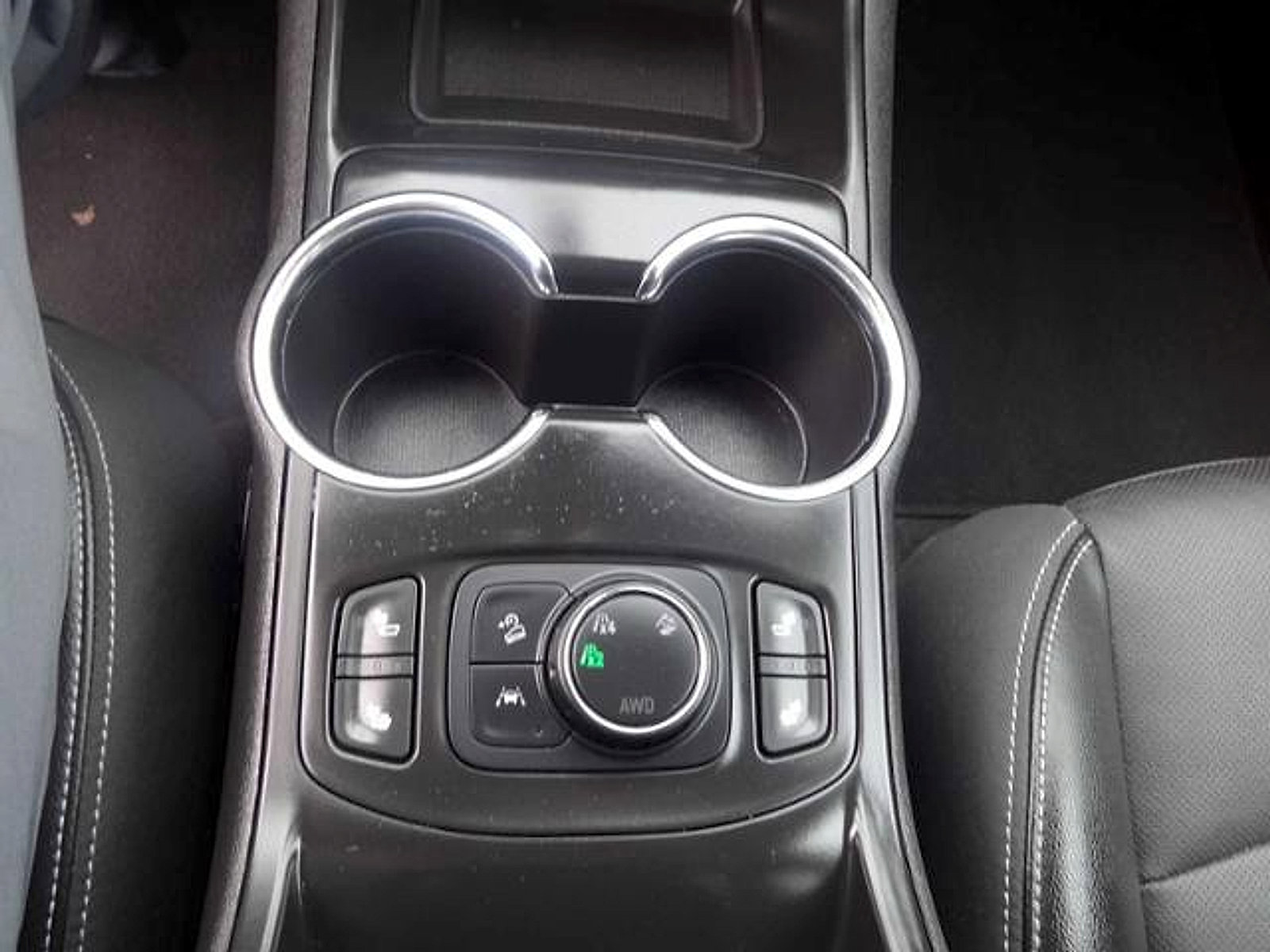 Used 2023 GMC Terrain SLT image 18