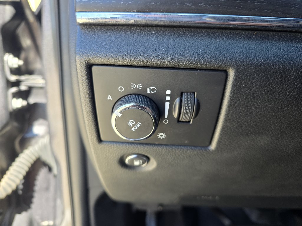 Used 2015 Jeep Grand Cherokee Limited AWD/4WD image 18