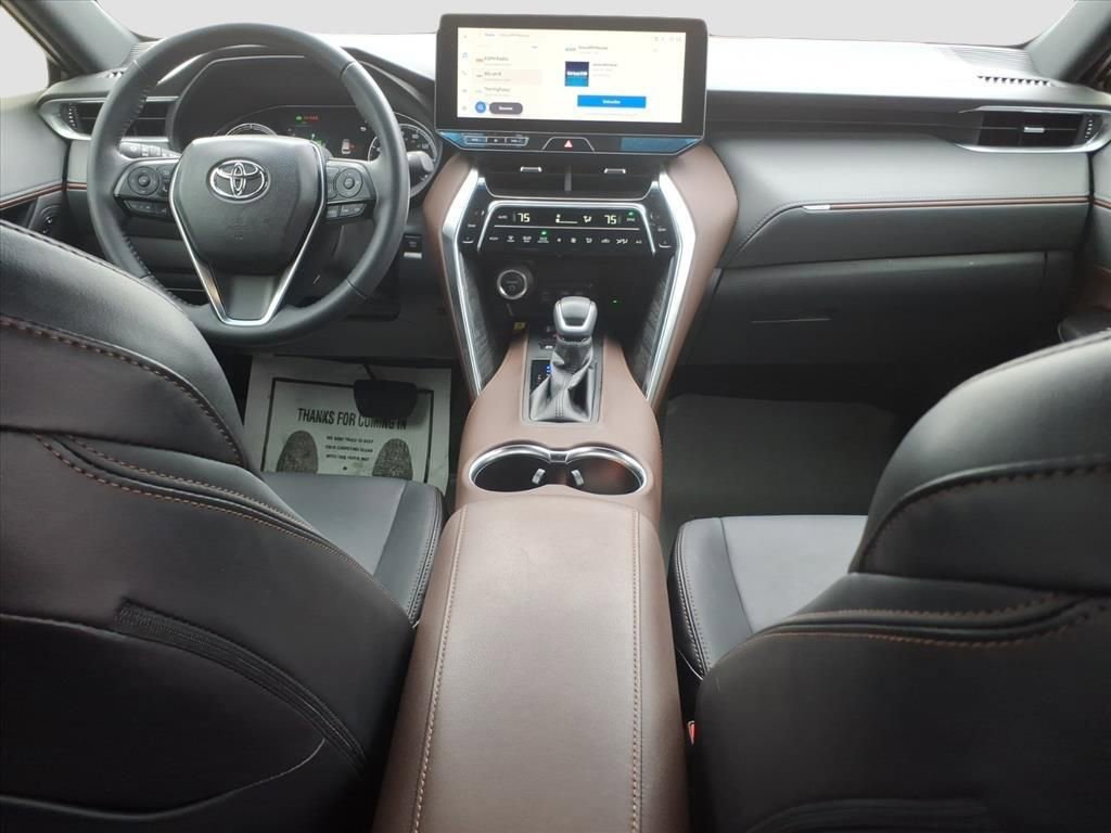 Used 2024 Toyota Venza XLE image 14