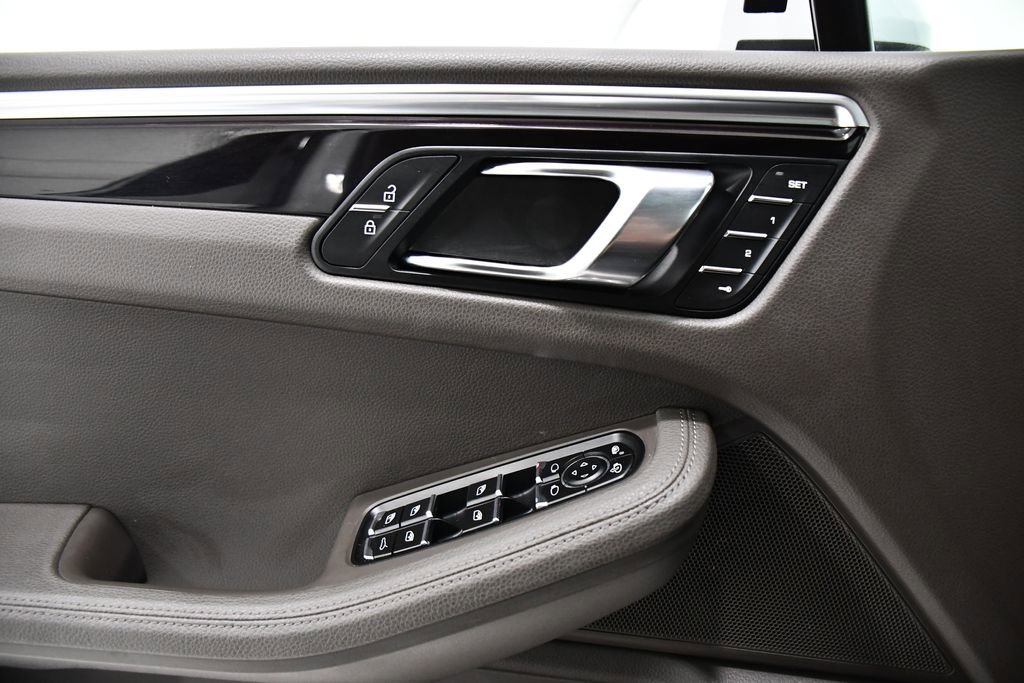 Used 2021 Porsche Macan image 17