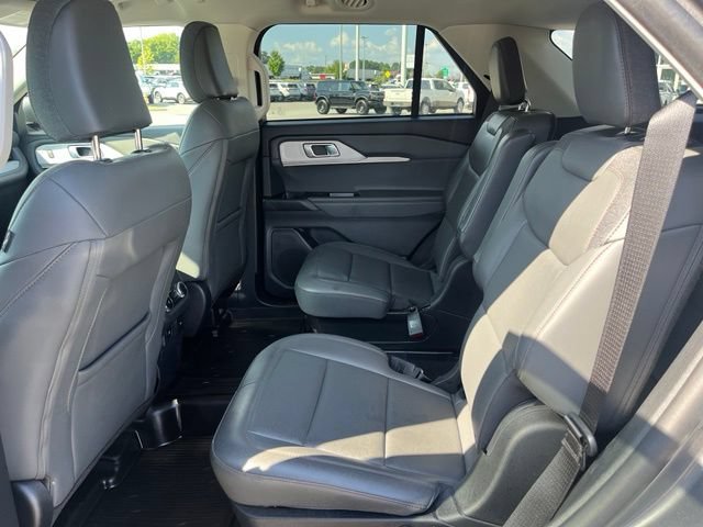 Certified 2025 Ford Explorer Active w/ Active Comfort Package AWD/4WD image 6