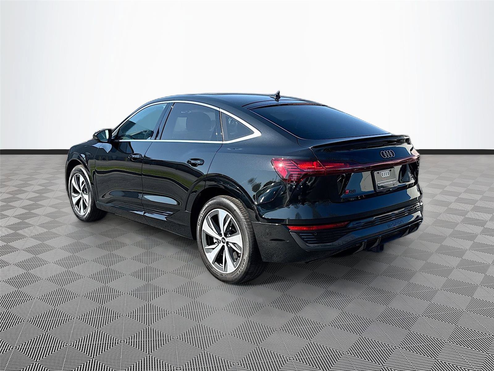 Certified 2024 Audi Q8 e-tron Premium Plus w/ Premium Plus Package AWD/4WD image 5
