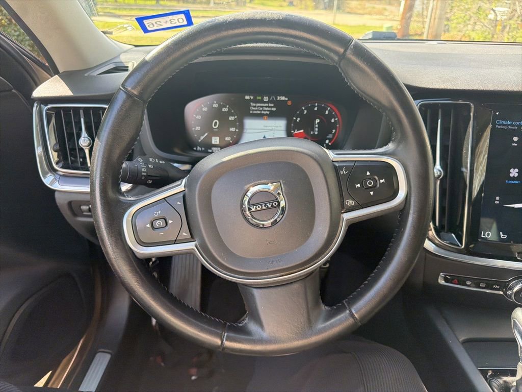 Used 2020 Volvo S60 T6 Momentum image 11