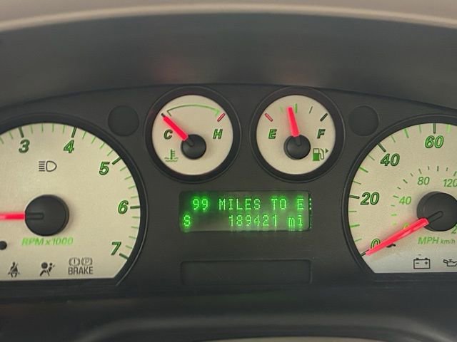 Used 2005 Ford Taurus SEL image 25